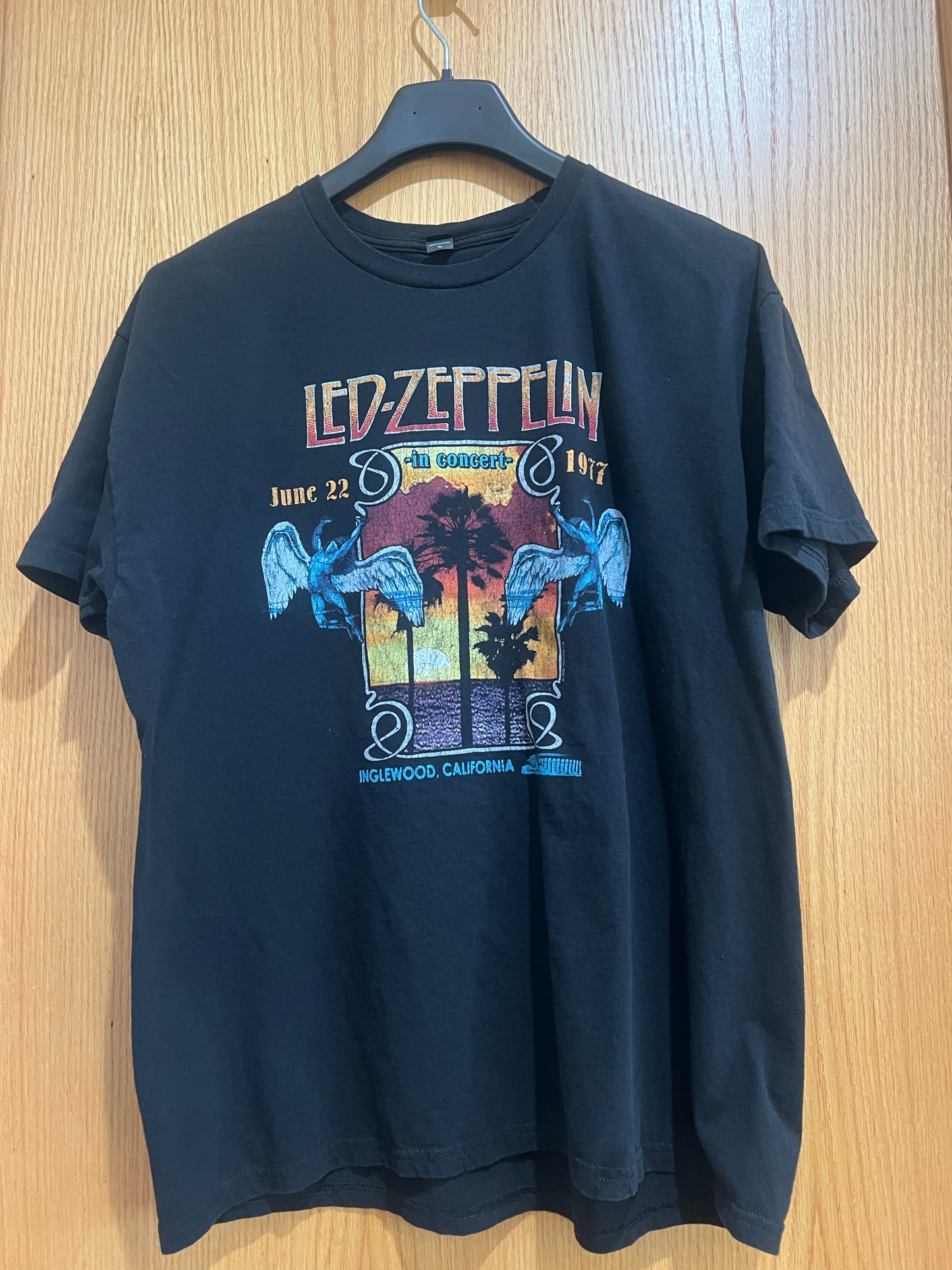 Led Zeppelin • In Concert • June 22 1977 • Black • XL • Preowned